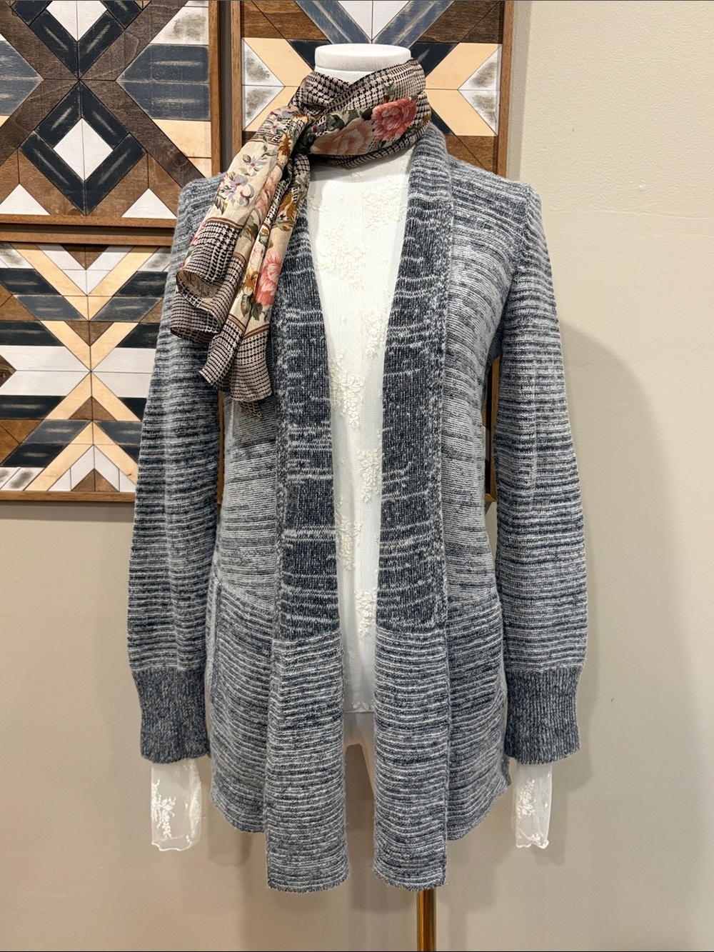 Banana Republic Merino Wool Blend Heather Grey Knit Cardigan Sweater size XS - Picture 3 of 14